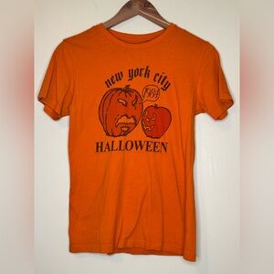 WORN FREE 
Orange Halloween 1984 Graphic Tee